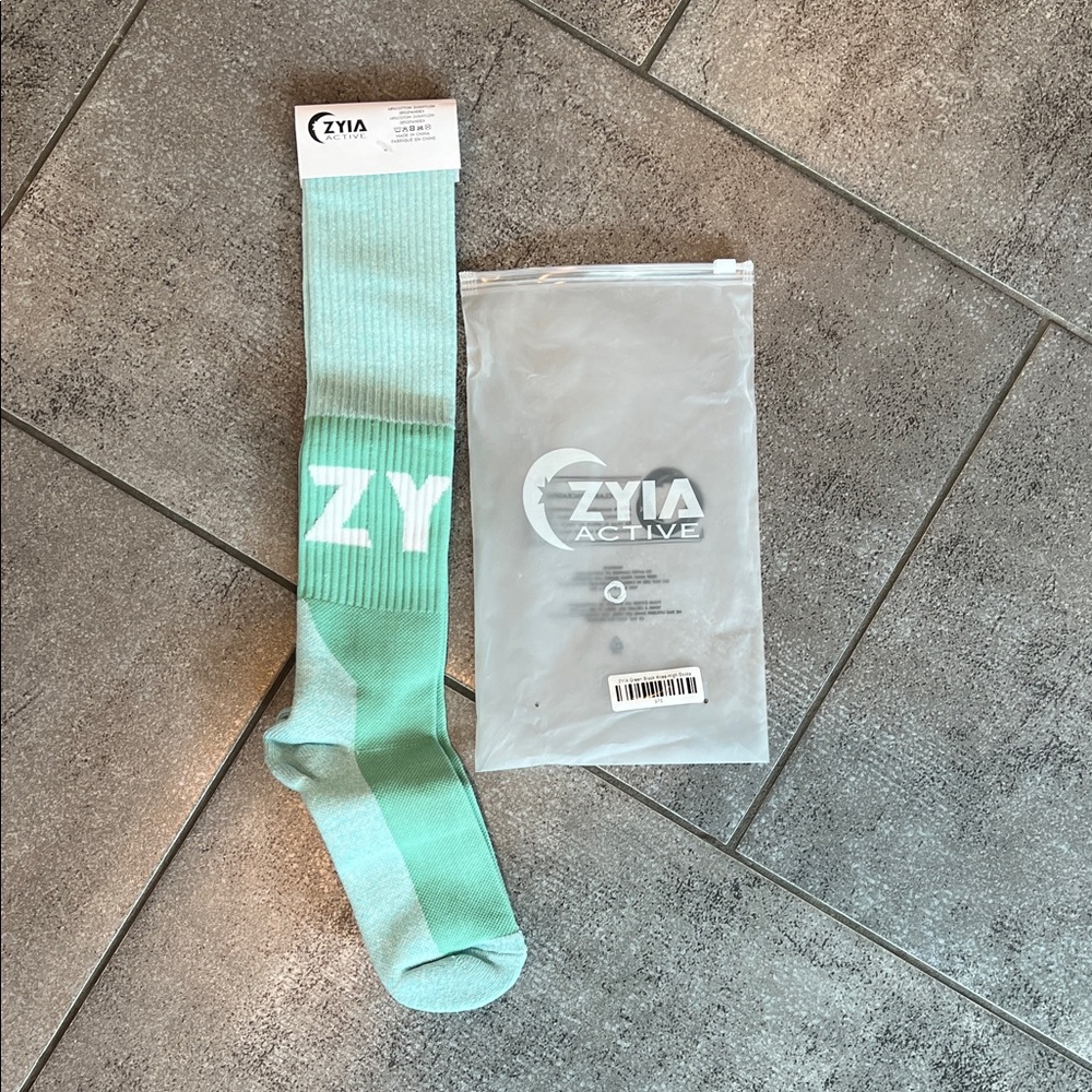 ZYIA nWT knee high socks